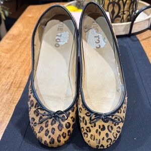Me Too Nevada Leopard Pony Hair Tan Ballet Flats Sz 9